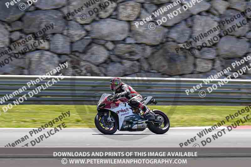 cadwell no limits trackday;cadwell park;cadwell park photographs;cadwell trackday photographs;enduro digital images;event digital images;eventdigitalimages;navarra;no limits trackdays;peter wileman photography;racing digital images;trackday digital images;trackday photos